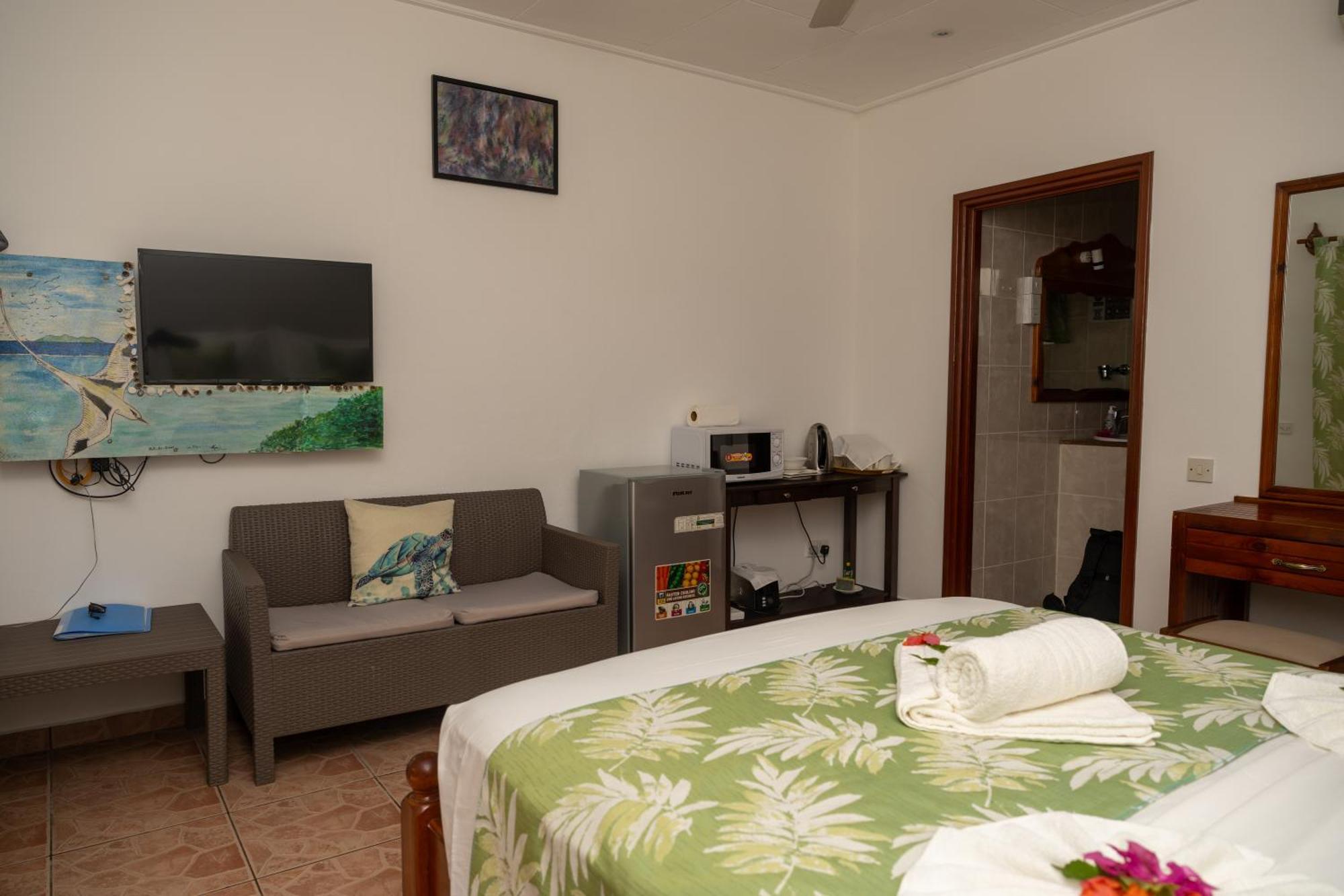 Pension Hibiscus La Digue Exterior foto