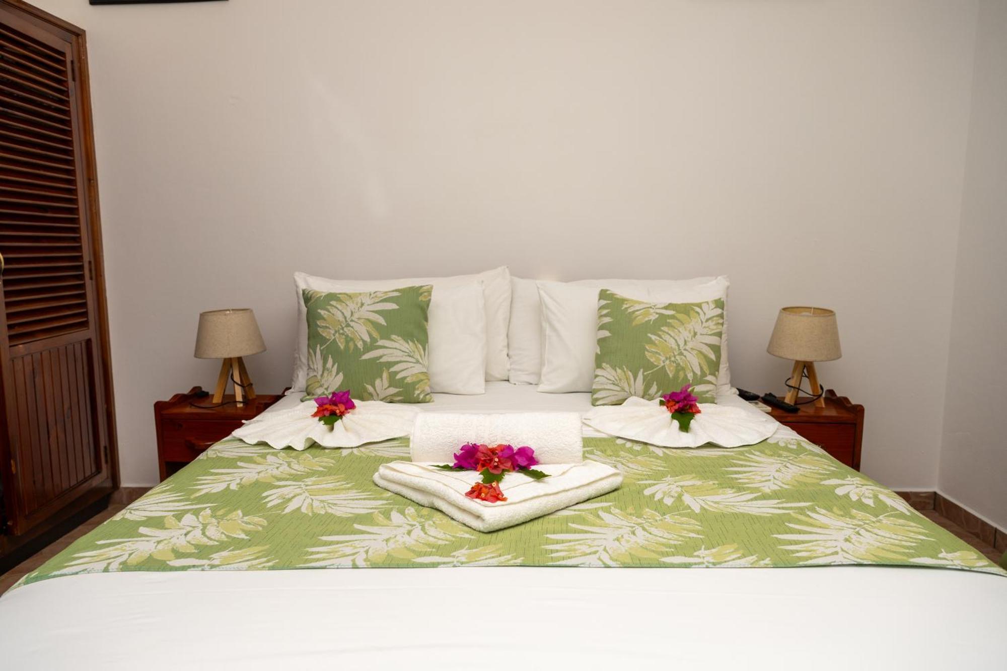 Pension Hibiscus La Digue Exterior foto