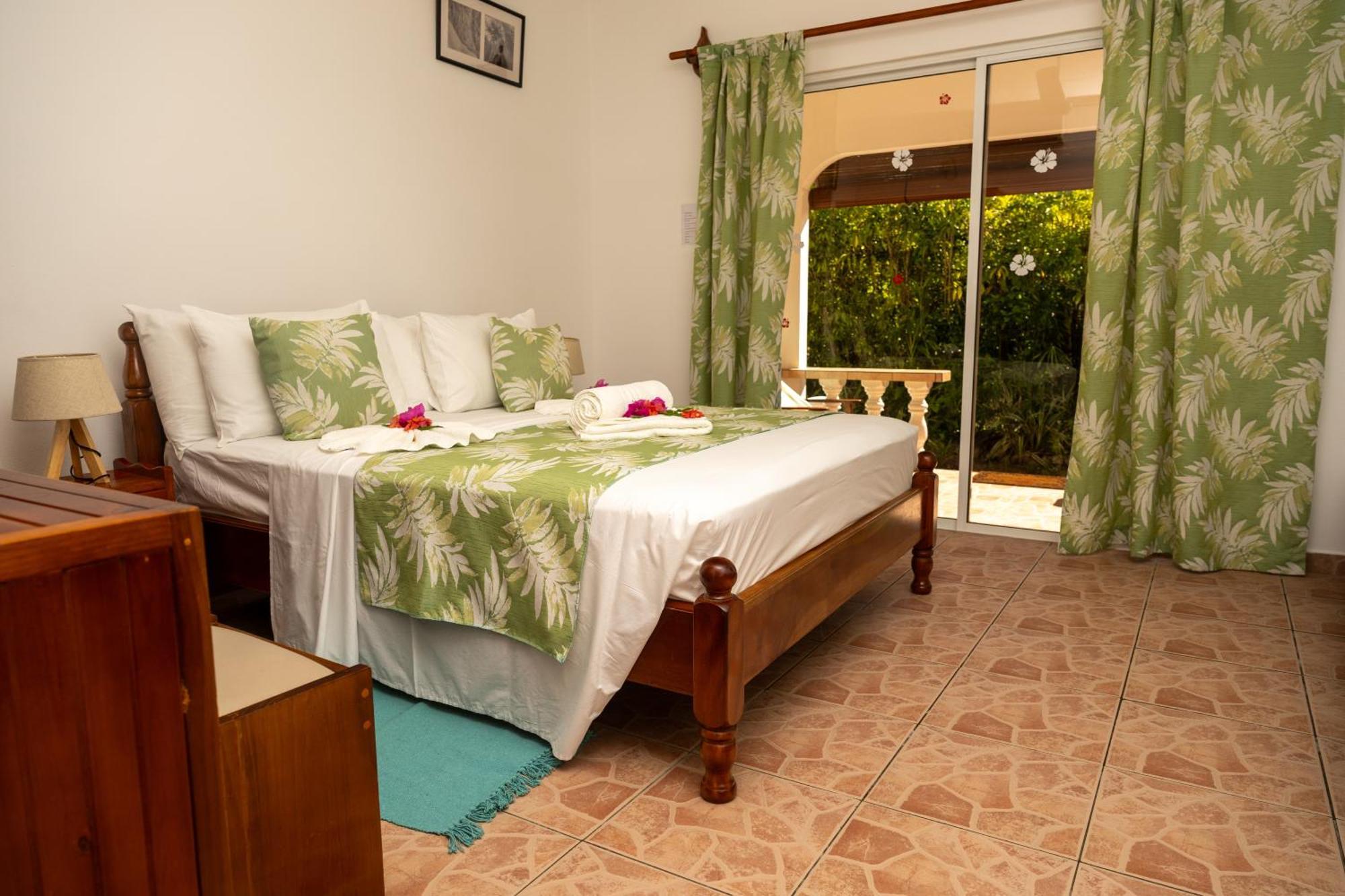 Pension Hibiscus La Digue Exterior foto