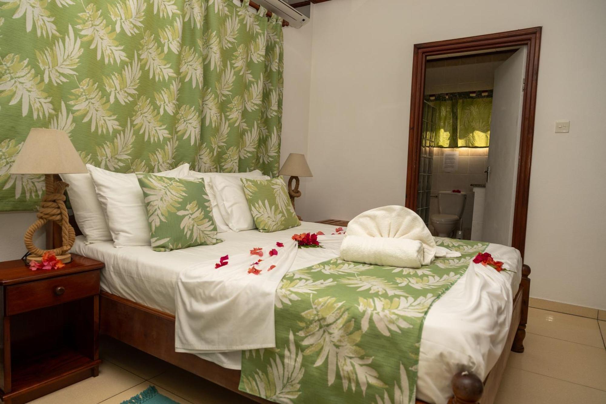 Pension Hibiscus La Digue Exterior foto