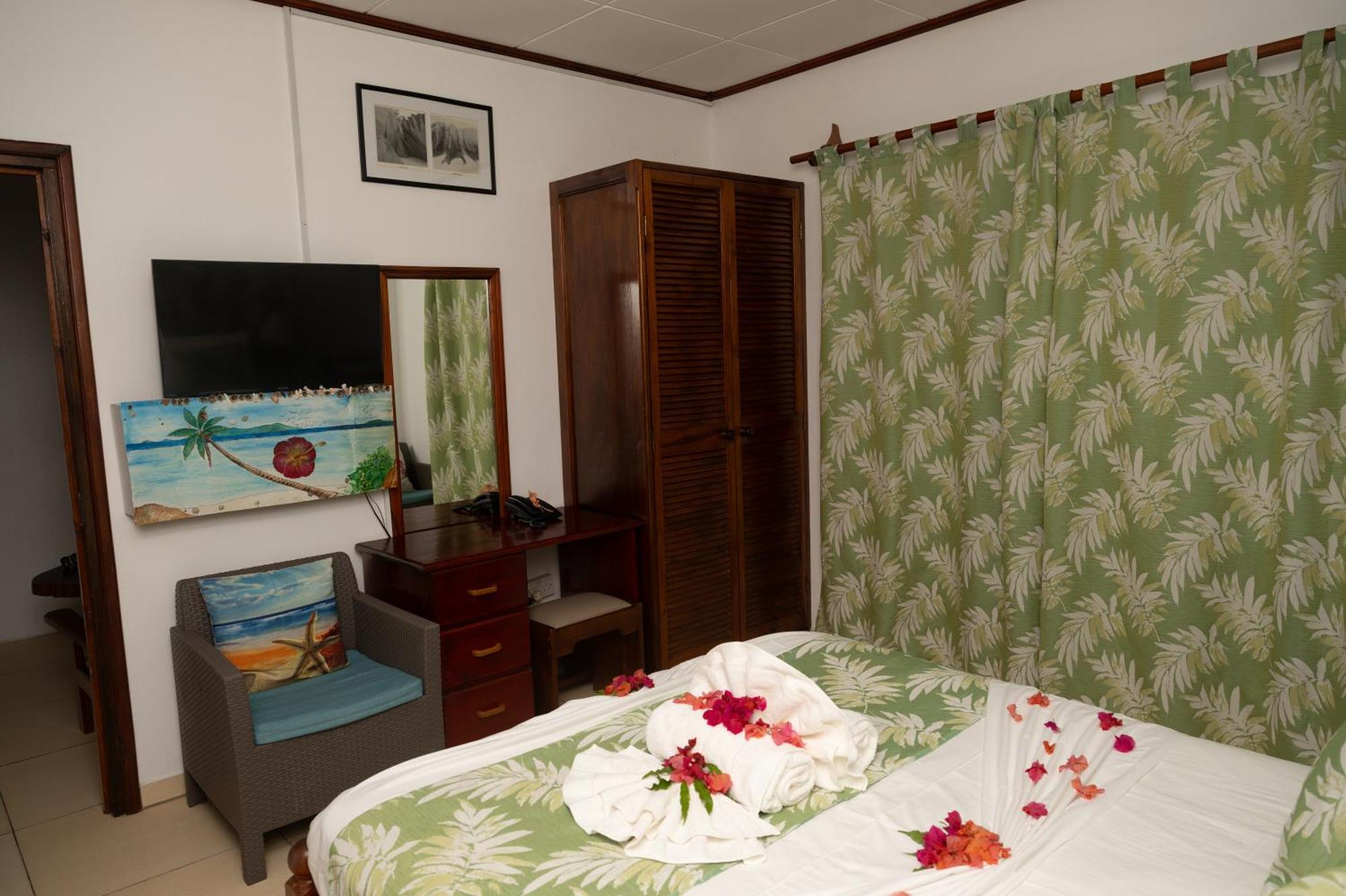 Pension Hibiscus La Digue Exterior foto